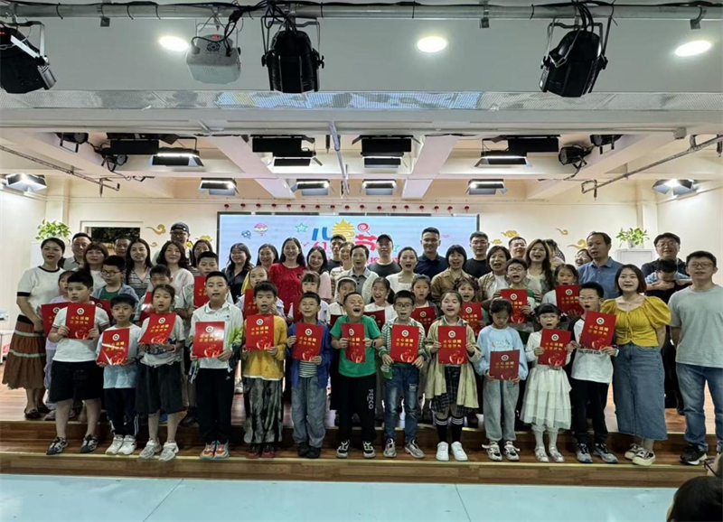 市兒童福利院和樂師附小二年級七班學(xué)生共度六一節(jié)日
